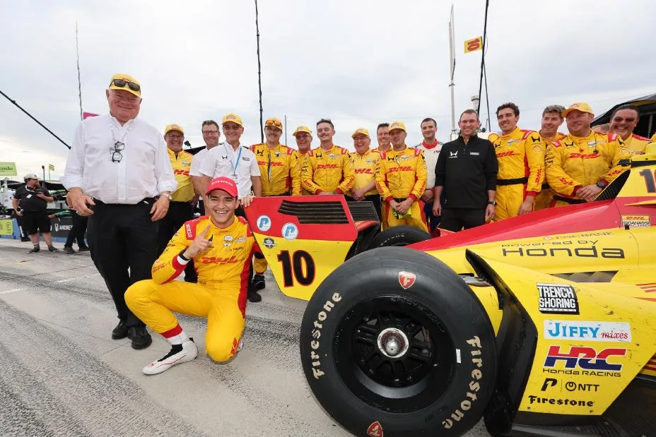 Champion #10: Alex Palou, Chip Ganassi Racing Honda celebrates with his team after clinching the 2026 IndyCar Championship