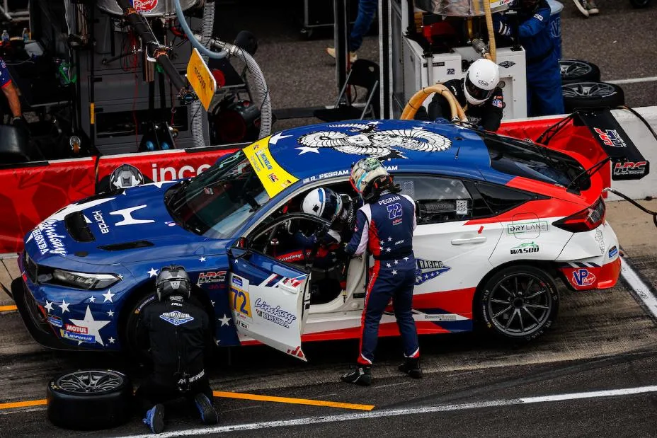 #72: Pegram Racing, Honda Civic FL5 TCR, TCR: Riley Pegram, Larry Pegram, Pit Stop