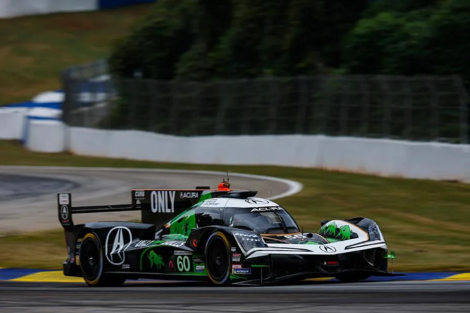 #60: Acura Meyer Shank Racing w/Curb Agajanian, Acura ARX-06, GTP: Tom Blomqvist, Colin Braun, Scott Dixon
