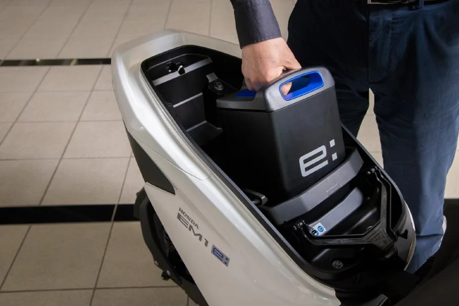 As many global organizations aim to reduce their environmental impact, electric mobility products are becoming widespread. Anticipating such a trend, Honda created the Mobile Power Pack e: (MPP), an easy-to-use swappable battery pack, to address the key issues facing electric mobility products, namely long charging times, inadequate range and high battery cost. By leveraging its unique characteristics of being portable and swappable, the MPP can be used for a wide range of applications including electric products of other OEMs. For airport operations, some potential product integrations might include passenger assistance vehicles, baggage/utility carts & tugs, ramp supervisor vehicles and more.