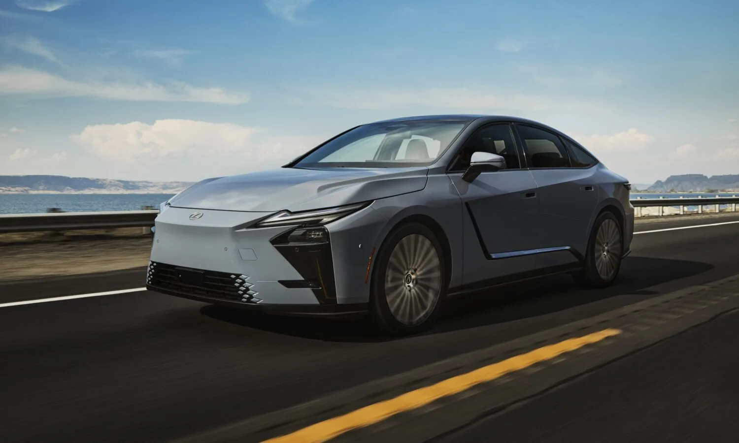 2027_Lexus_ES_350e_006