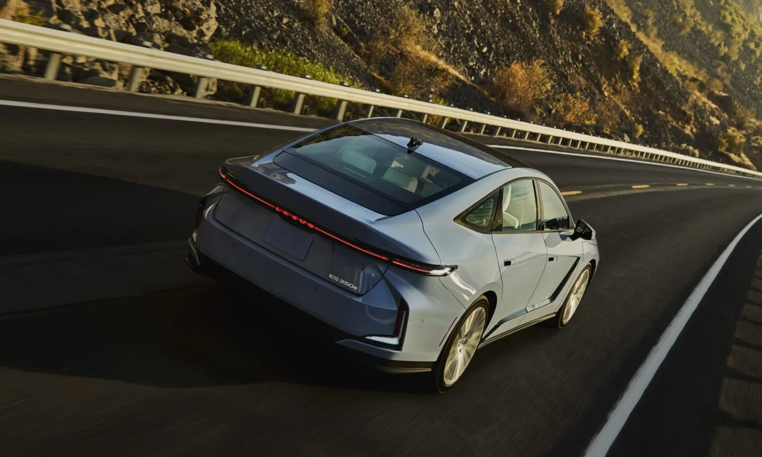 2027_Lexus_ES_350e_008