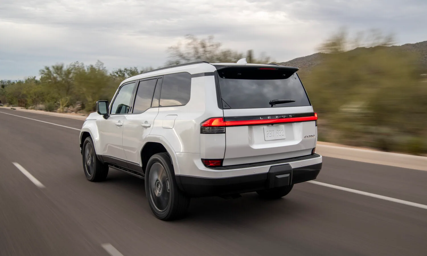 2027_Lexus_GX_Luxury_EminentWhitePearl_03