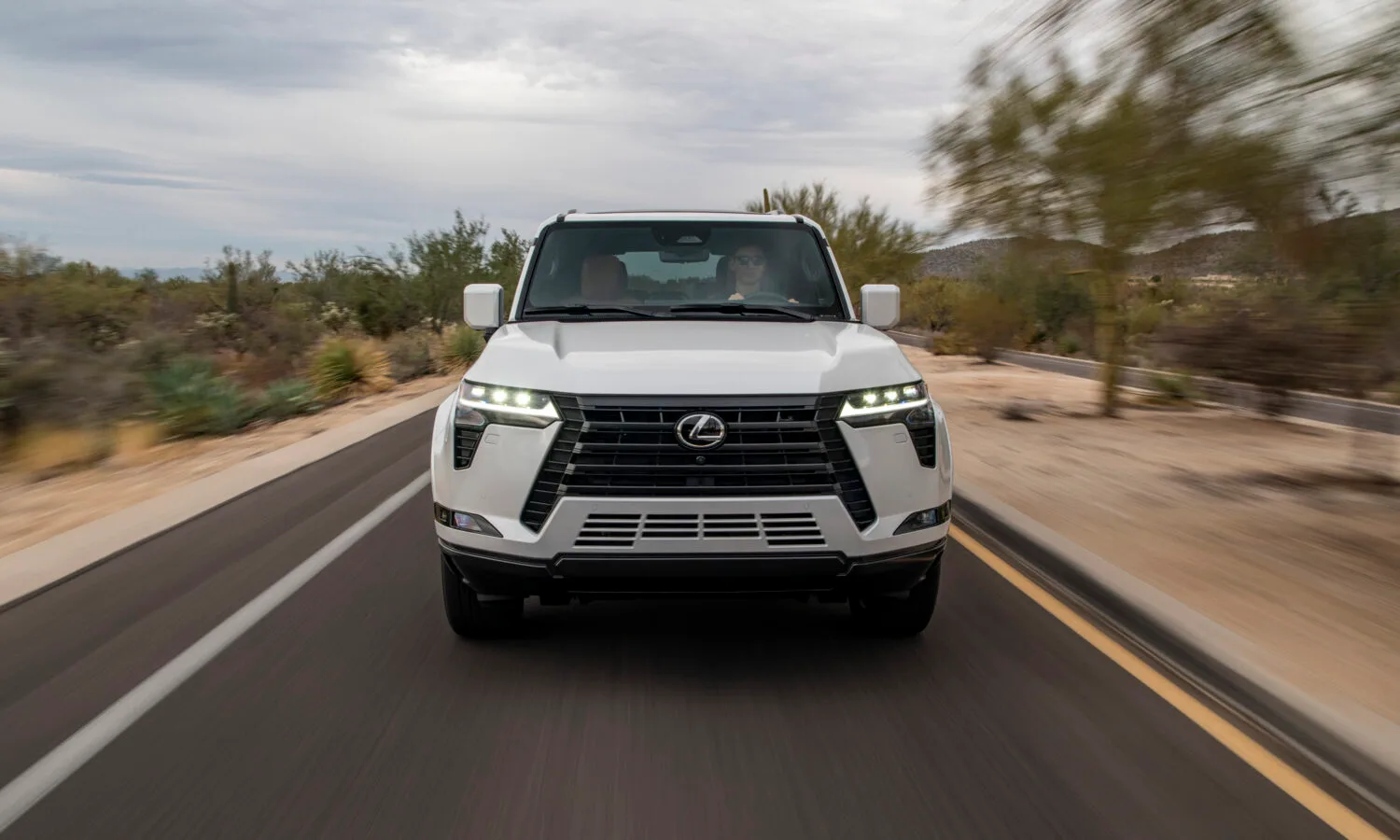 2027_Lexus_GX_Luxury_EminentWhitePearl_05