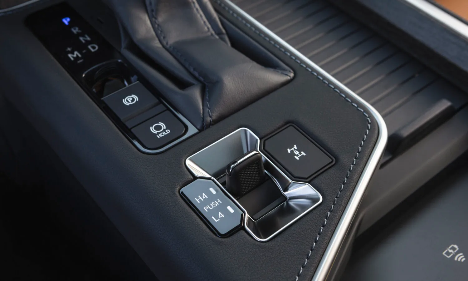 2027_Lexus_GX_Luxury_EminentWhitePearl_10