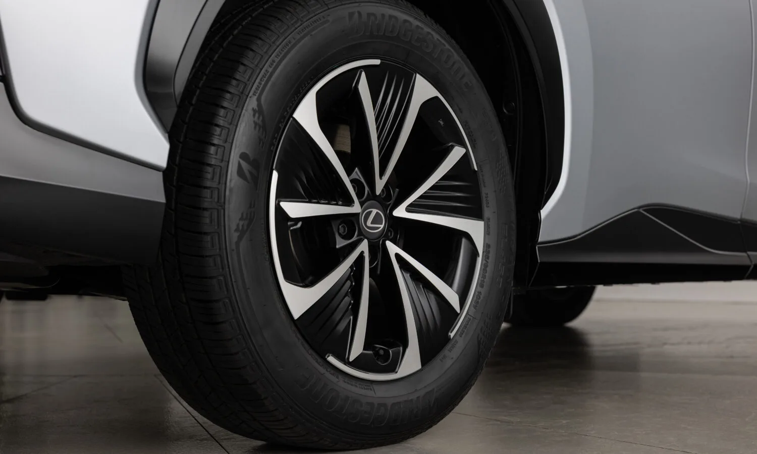 2027_Lexus_RZ_350e_01