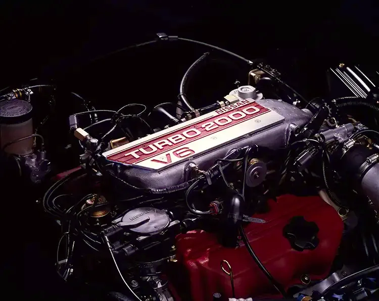 Close up of a turbo 2000 V6 engine.